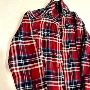 Medium Prep Style American Eagle Flannel. Men’s. Navy and burgundy.